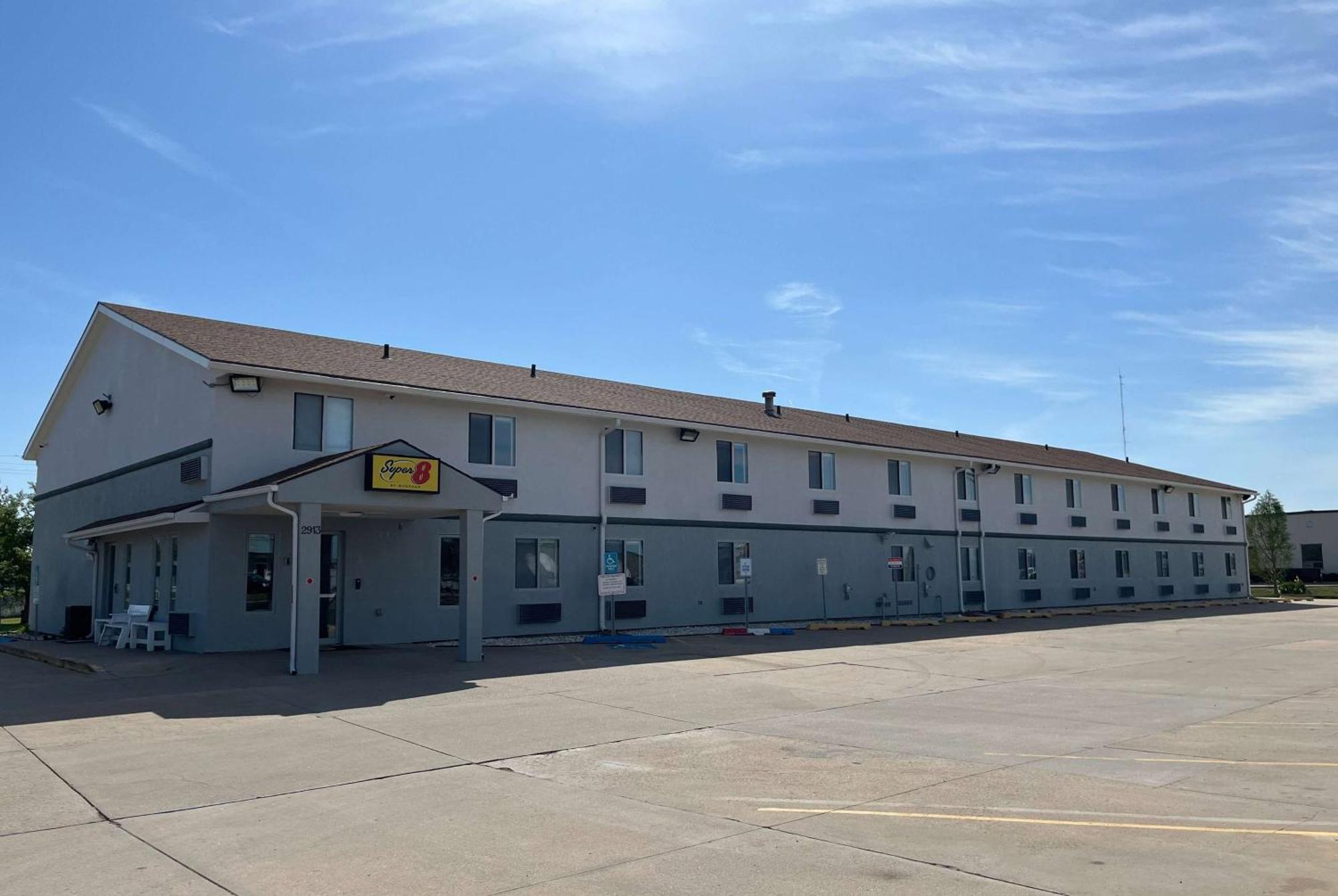 Super 8 By Wyndham Emporia Motel Exterior foto