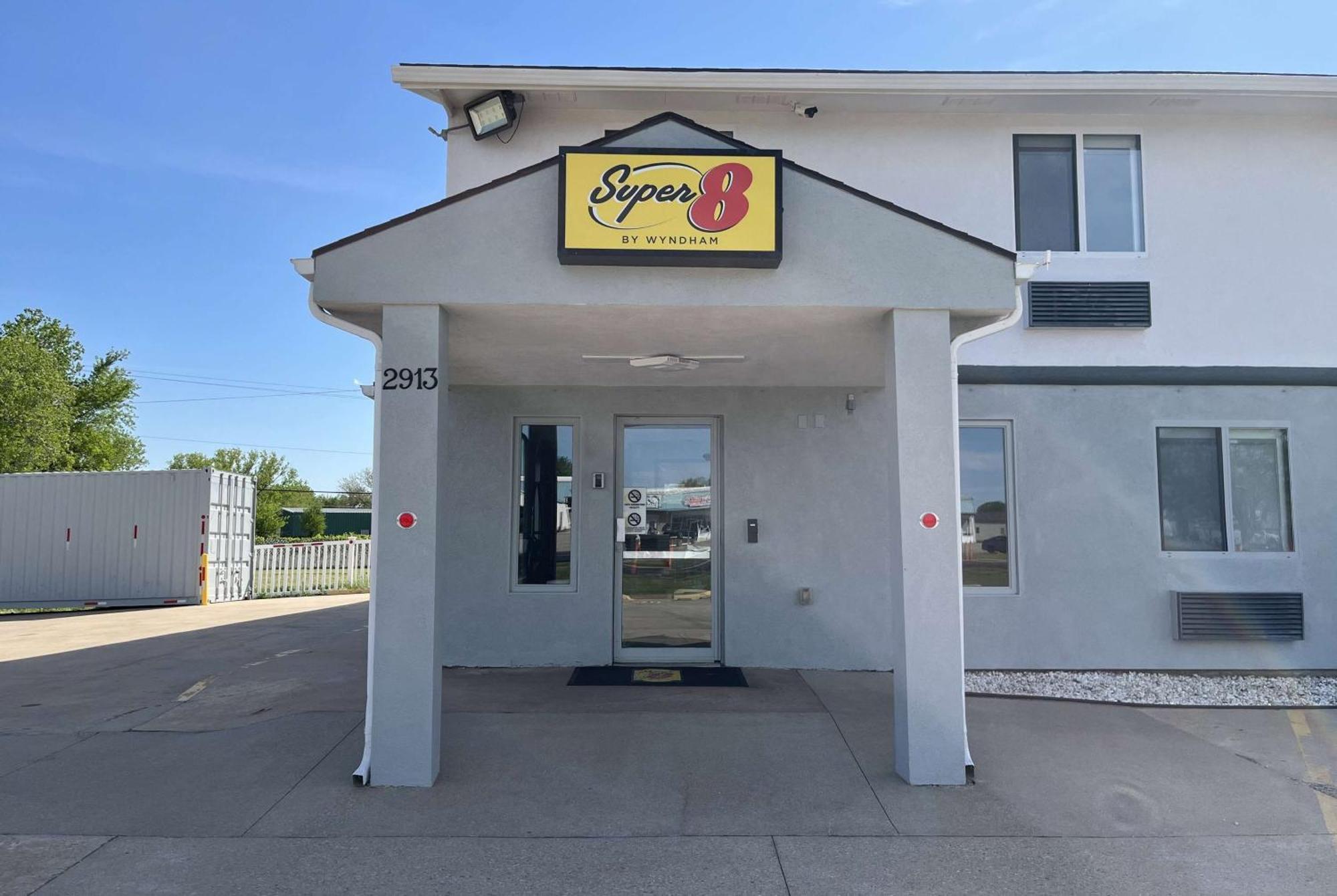 Super 8 By Wyndham Emporia Motel Exterior foto